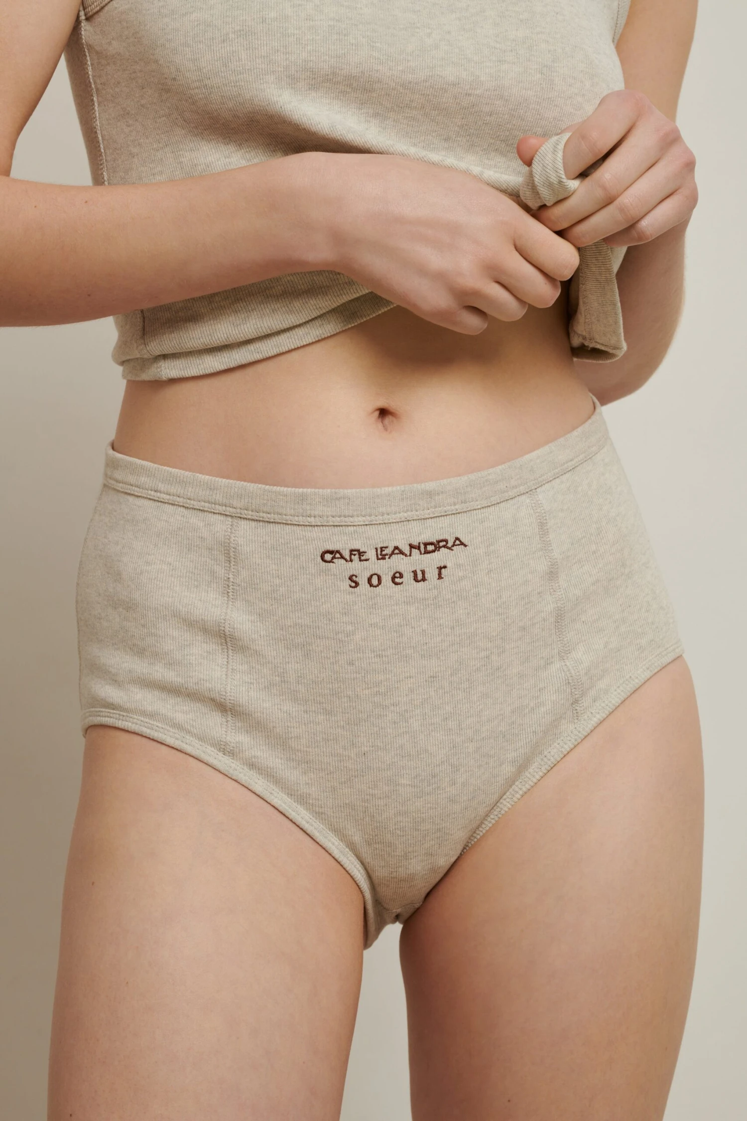 Soeur CULOTTE KRISSY 1 Soeur CULOTTE KRISSY